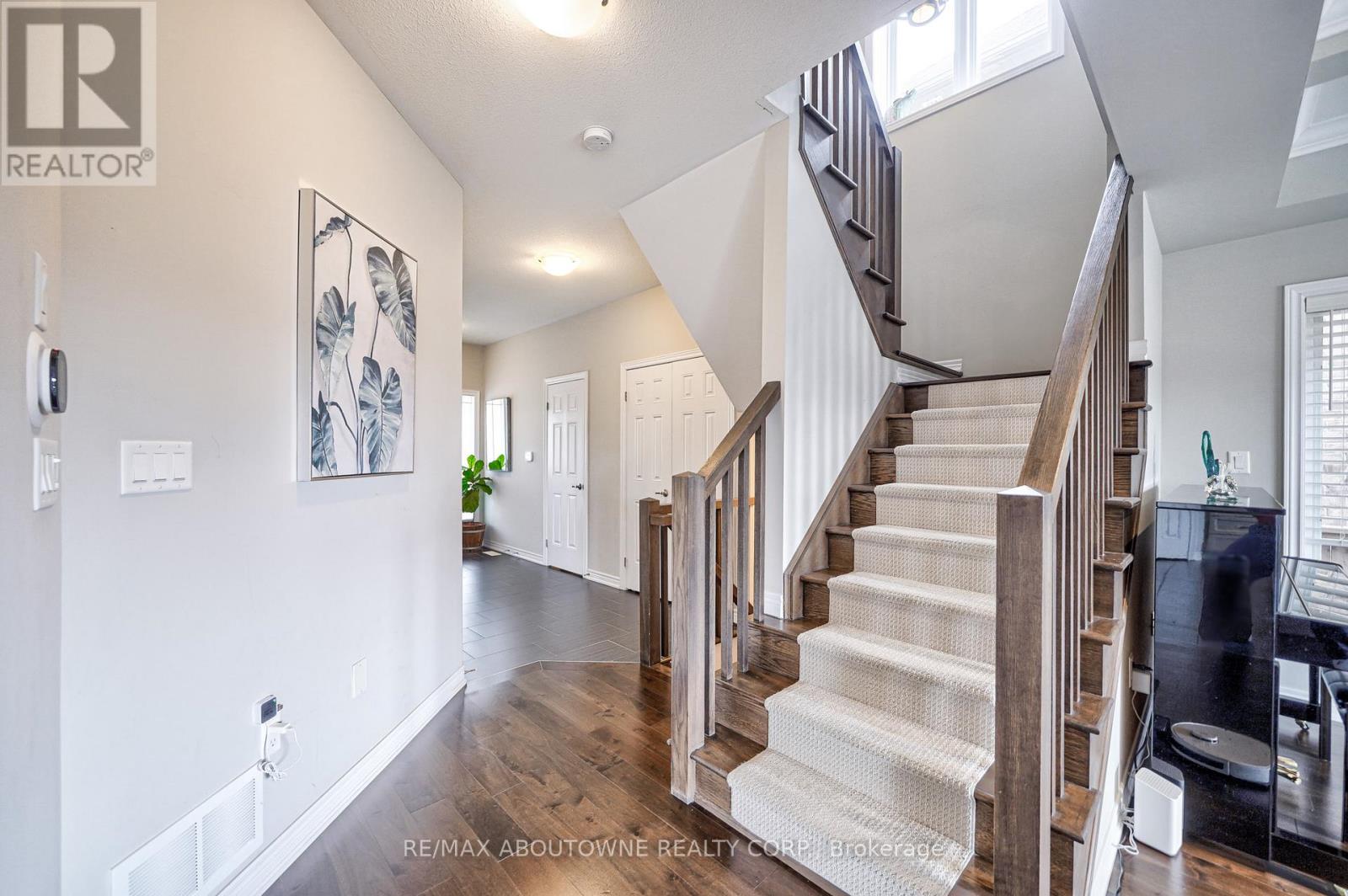 Upper - 195 Greti Drive, Hamilton, Ontario  L9B 1P9 - Photo 6 - X13411092