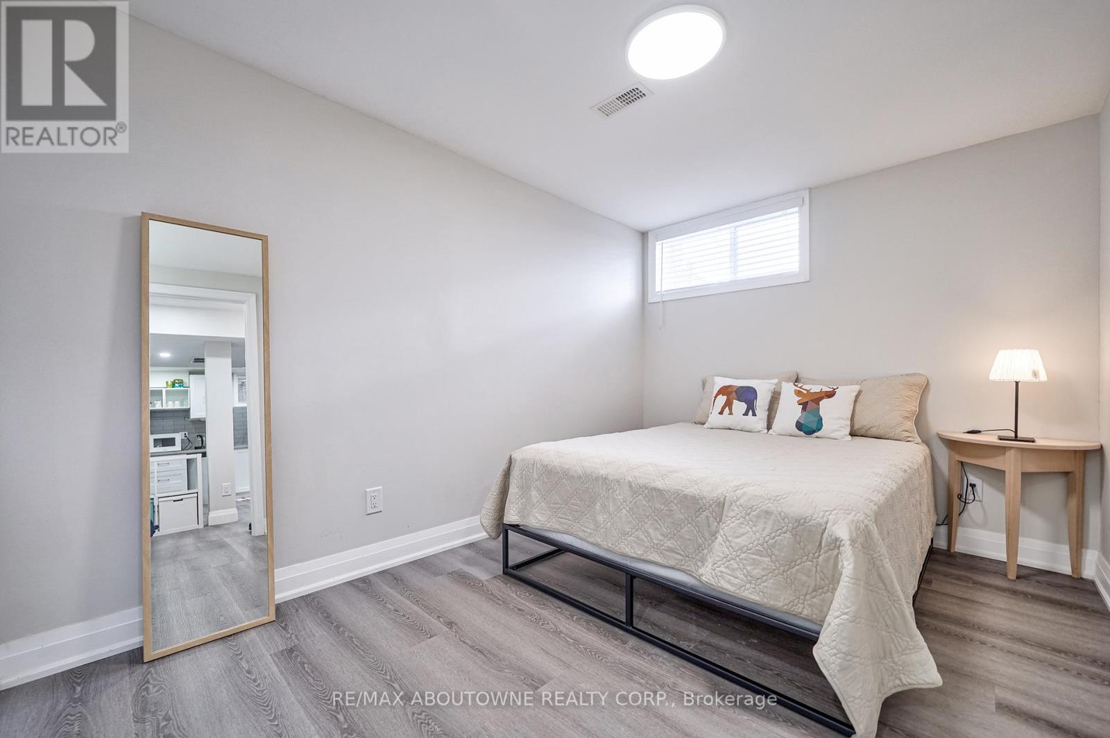 Lower - 195 Greti Drive, Hamilton, Ontario  L9B 1P9 - Photo 11 - X13411142