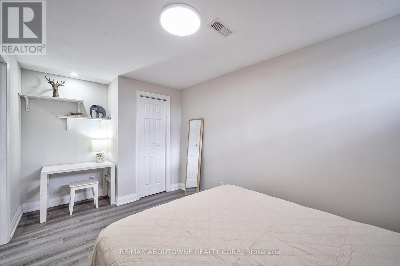 Lower - 195 Greti Drive, Hamilton, Ontario  L9B 1P9 - Photo 12 - X13411142