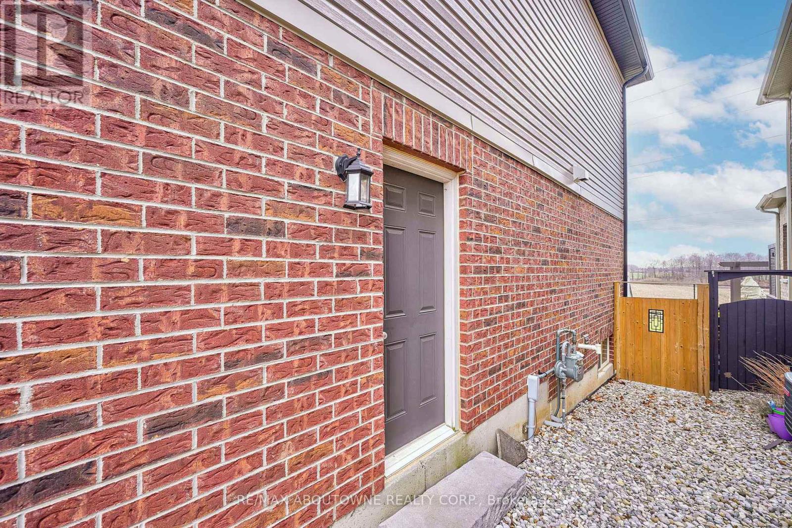 Lower - 195 Greti Drive, Hamilton, Ontario  L9B 1P9 - Photo 4 - X13411142