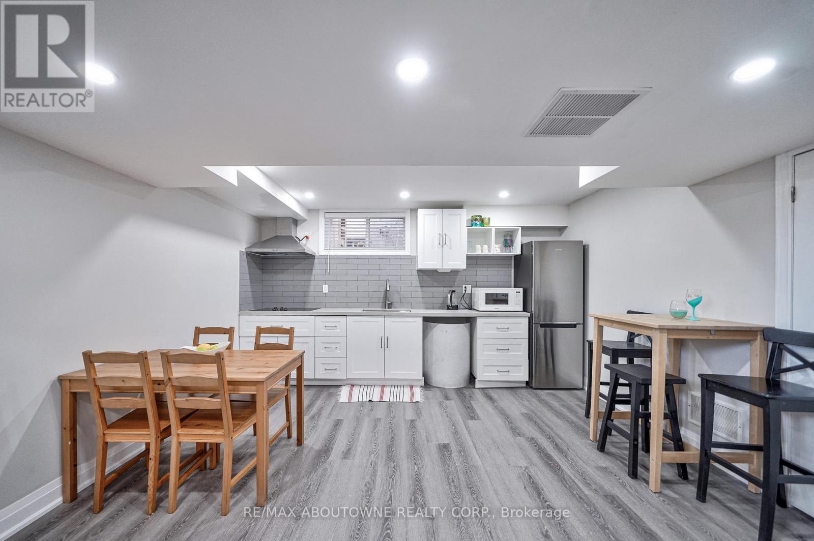 Lower - 195 Greti Drive, Hamilton, Ontario  L9B 1P9 - Photo 5 - X13411142
