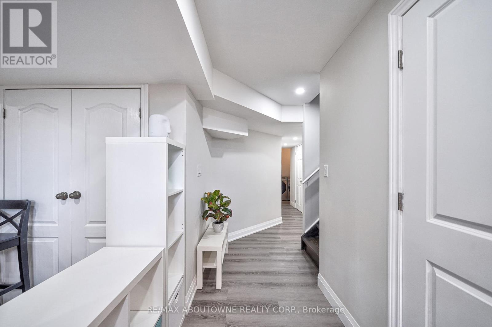 Lower - 195 Greti Drive, Hamilton, Ontario  L9B 1P9 - Photo 6 - X13411142