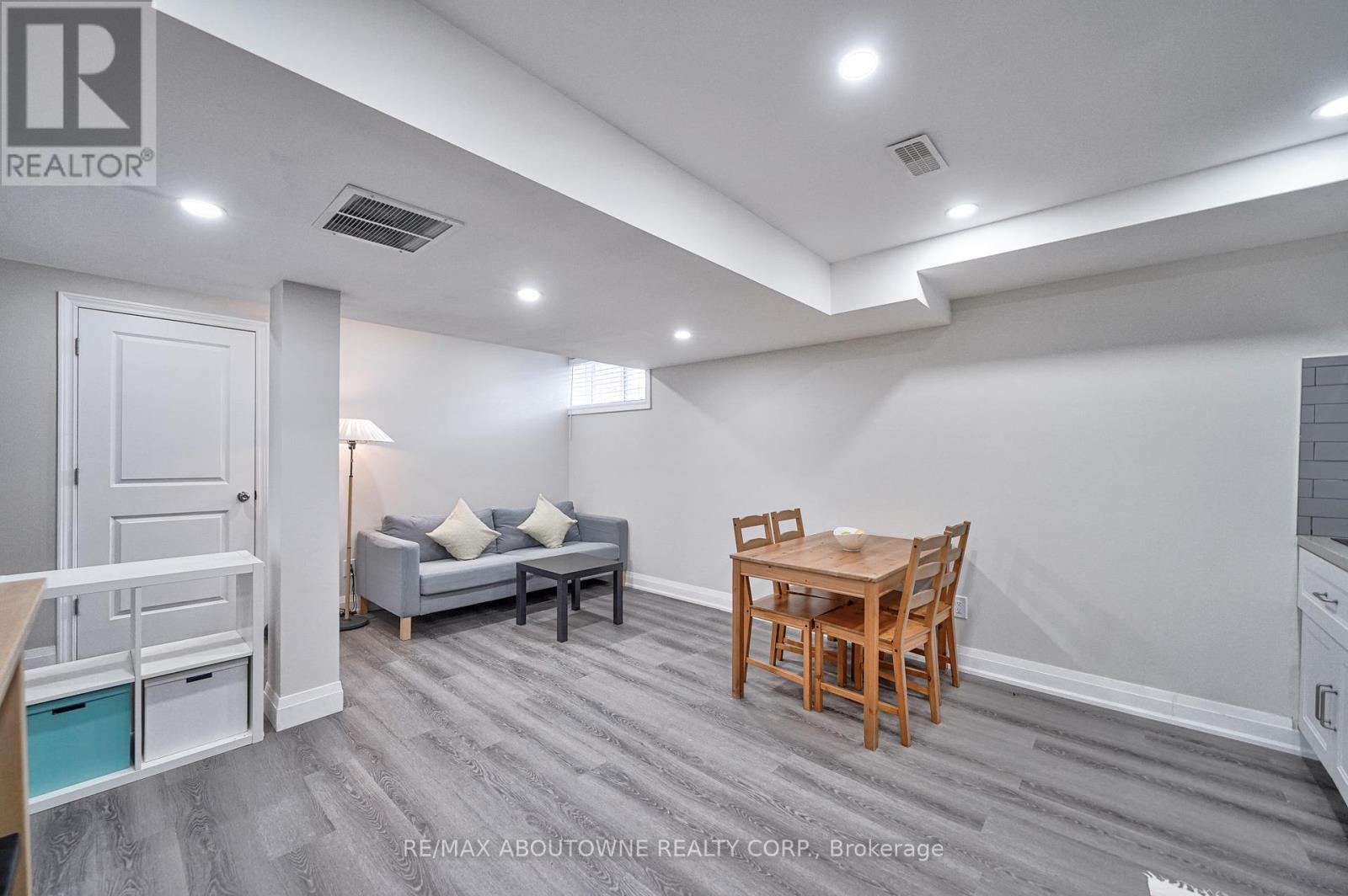 Lower - 195 Greti Drive, Hamilton, Ontario  L9B 1P9 - Photo 7 - X13411142