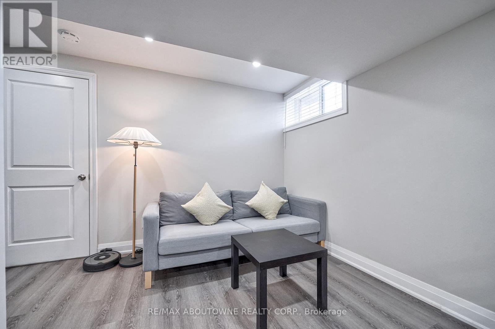 Lower - 195 Greti Drive, Hamilton, Ontario  L9B 1P9 - Photo 9 - X13411142