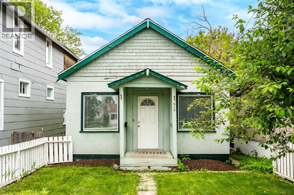 919 20 Avenue NW, Calgary, Alberta  T2M 1E6 - Photo 1 - A2318248