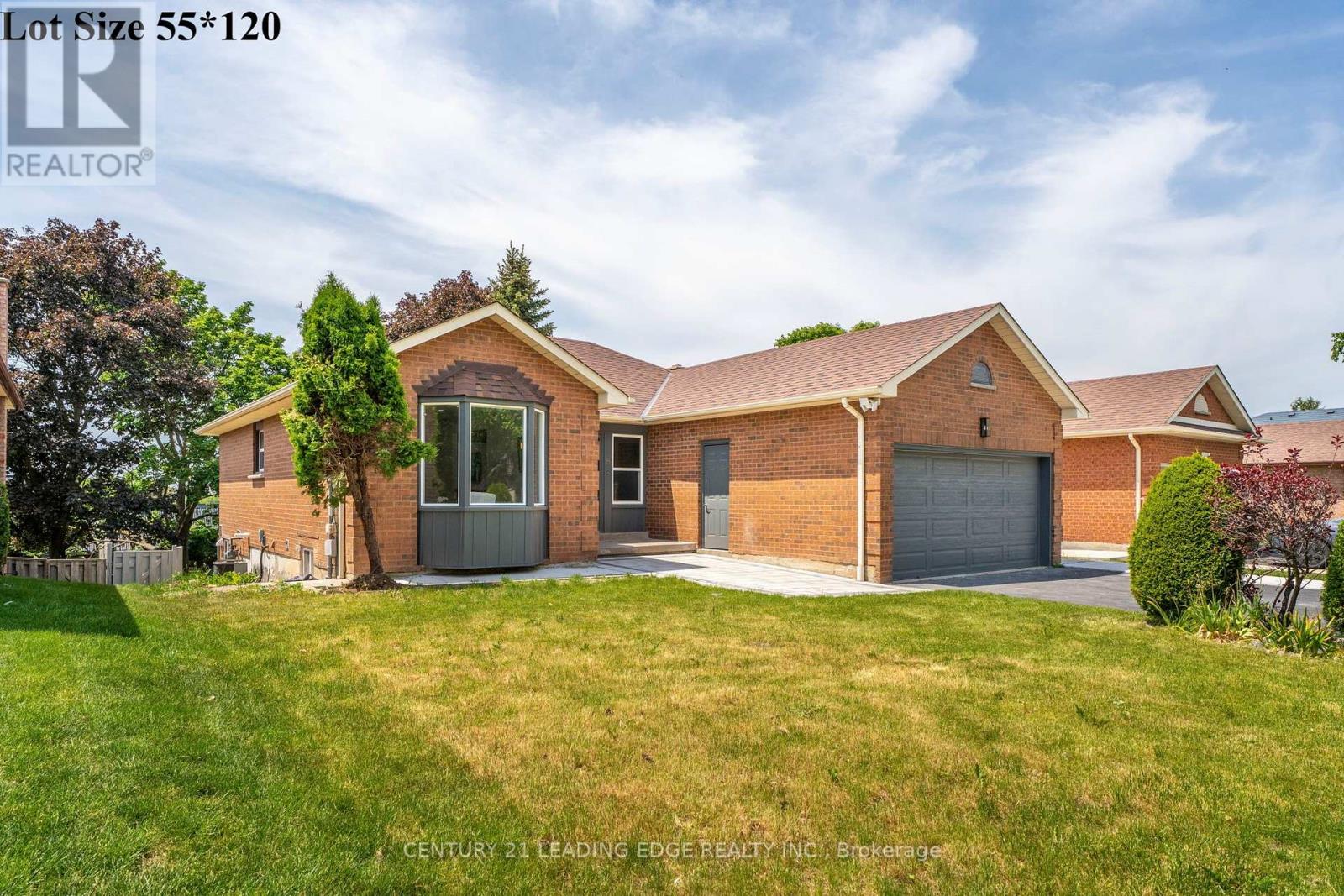 8 Hialeah Crescent, Whitby, Ontario  L1N 6R1 - Photo 2 - E13257090