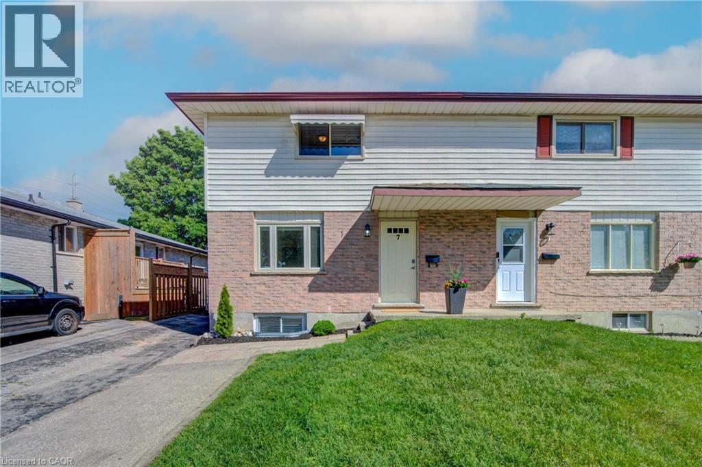 7 HARVEST Court, Kitchener, Ontario
