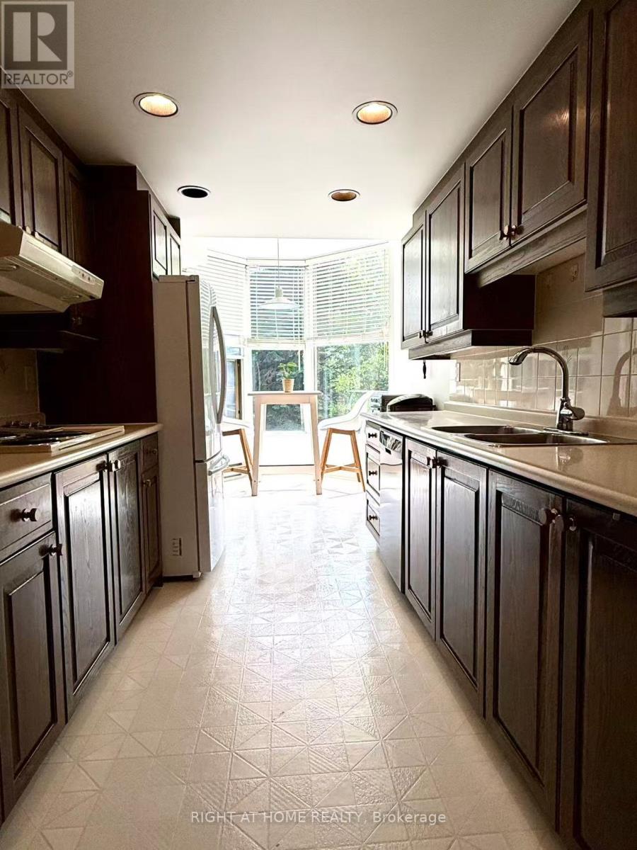 301 - 1901 Pilgrims Way, Oakville, Ontario  L6M 2W9 - Photo 10 - W13411156