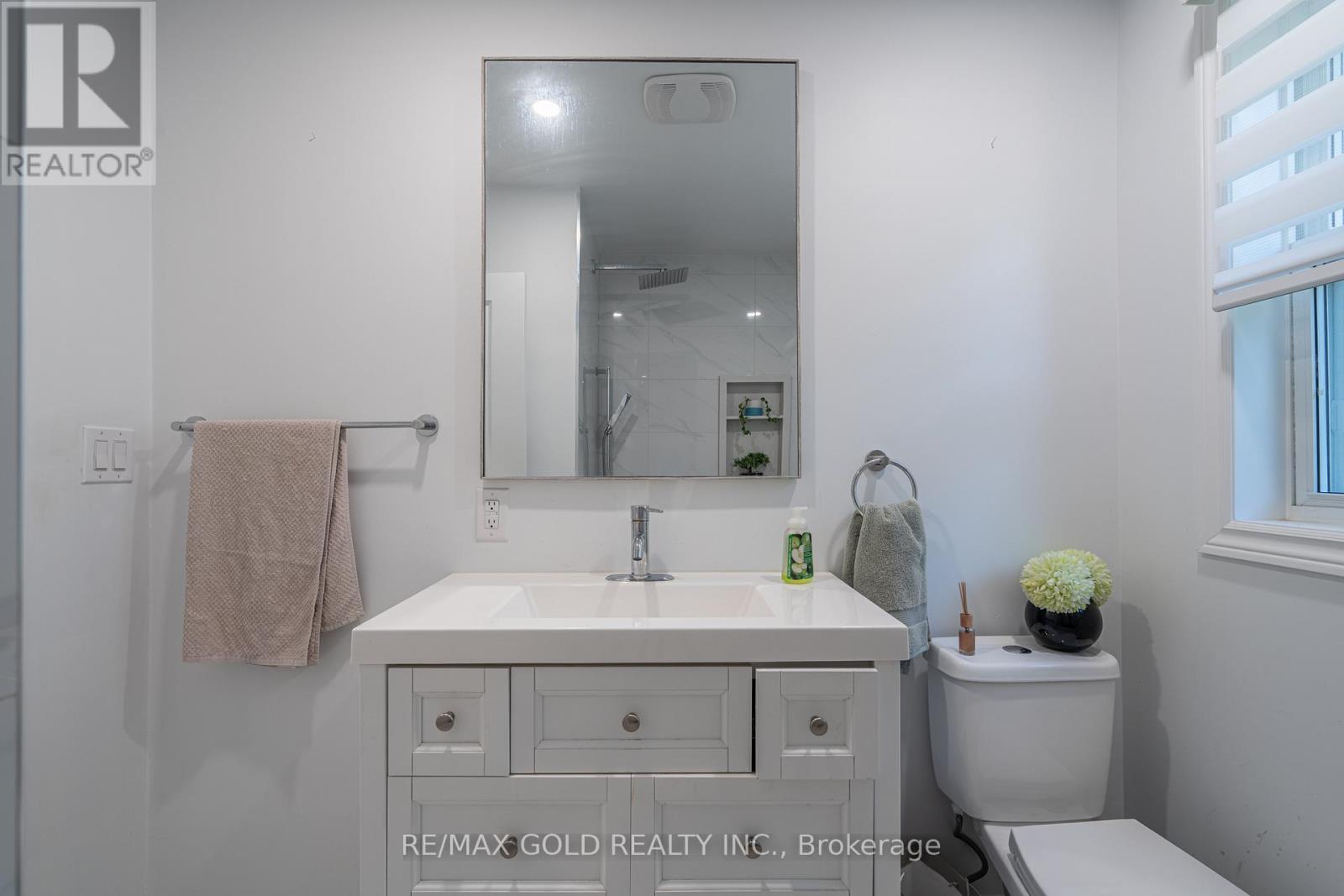 2015 Stanfield Road, Mississauga, Ontario  L4Y 1R2 - Photo 15 - W13233224