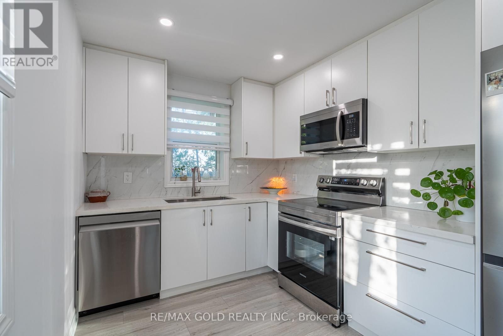 2015 Stanfield Road, Mississauga, Ontario  L4Y 1R2 - Photo 8 - W13233224