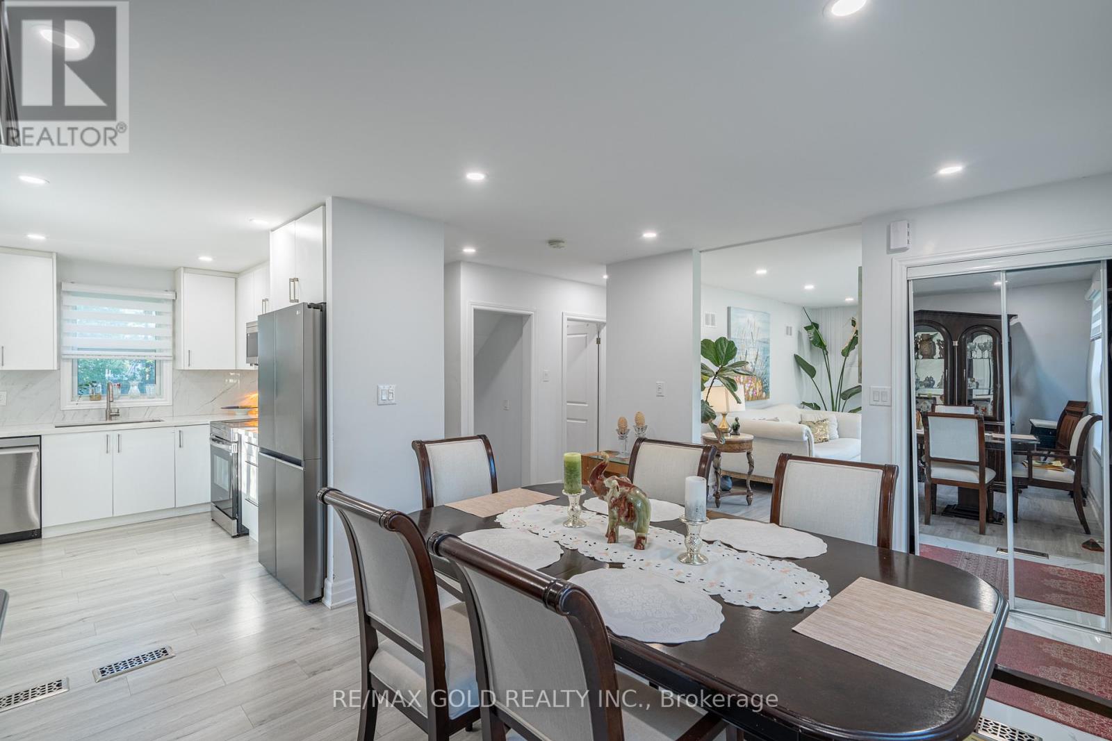 2015 Stanfield Road, Mississauga, Ontario  L4Y 1R2 - Photo 5 - W13233224
