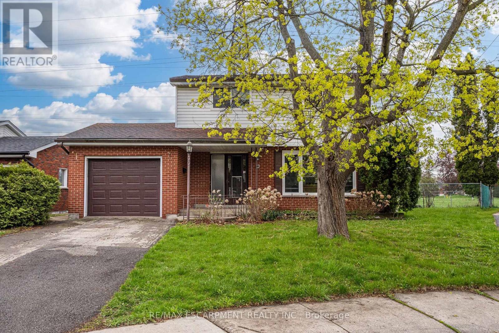 55 Yarmouth Court, Hamilton, Ontario  L8S 3E2 - Photo 4 - X13062884