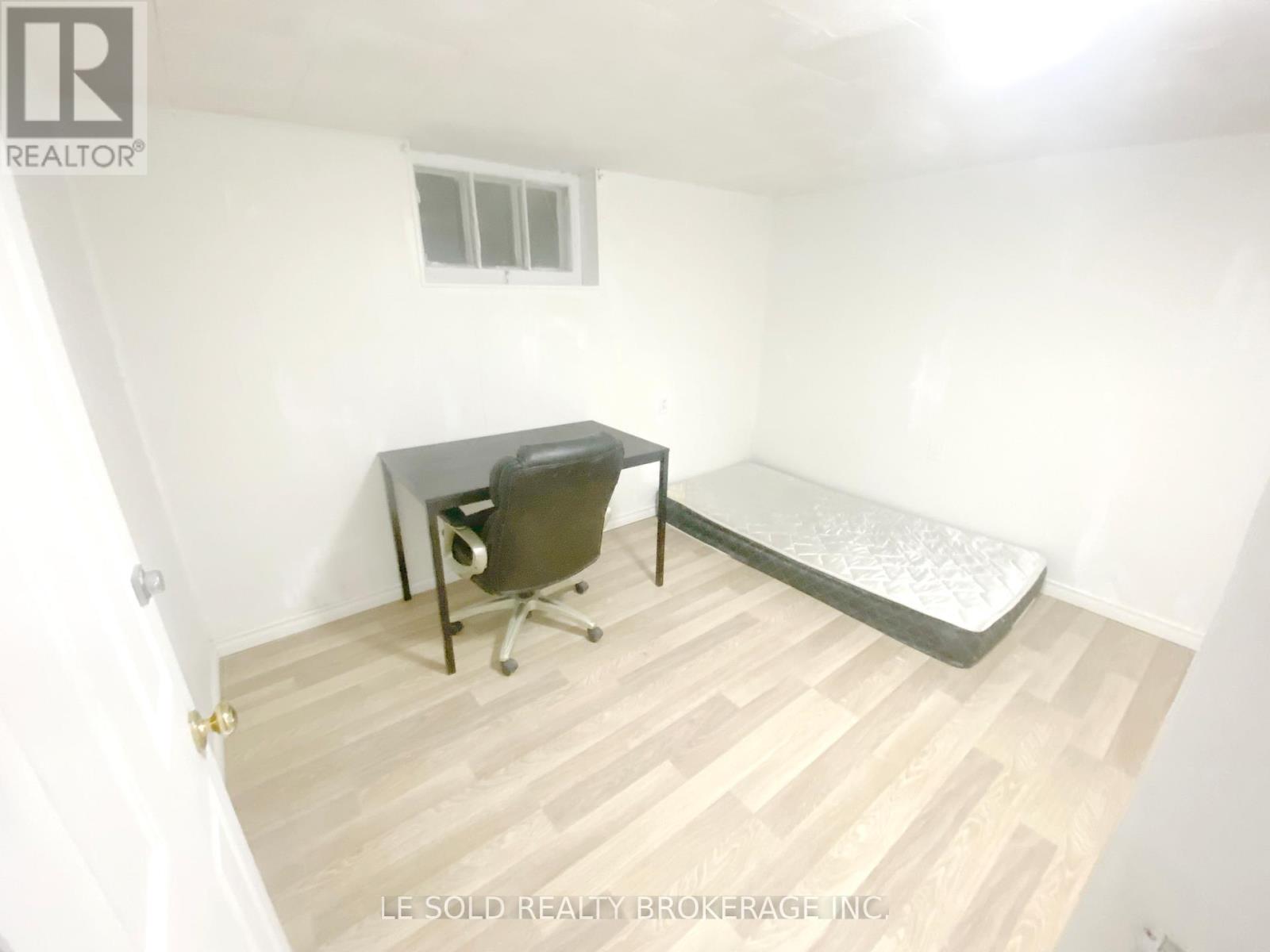 Room Bsmt - 112 Leland Street, Hamilton, Ontario  L8S 3A2 - Photo 3 - X13411184