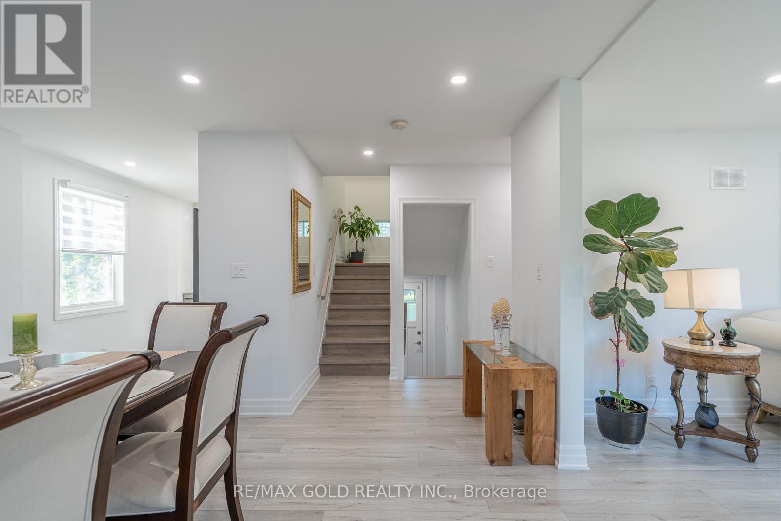 2015 Stanfield Road, Mississauga, Ontario  L4Y 1R2 - Photo 3 - W13233224