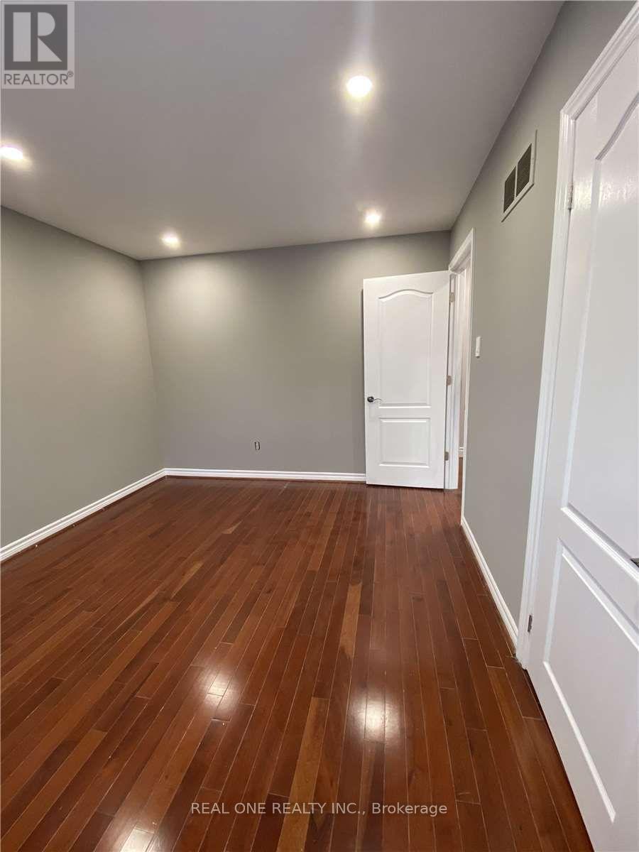 (Main And 2nd Floors) - 81 Eastman Crescent, Newmarket, Ontario  L3Y 5S3 - Photo 28 - N13410176