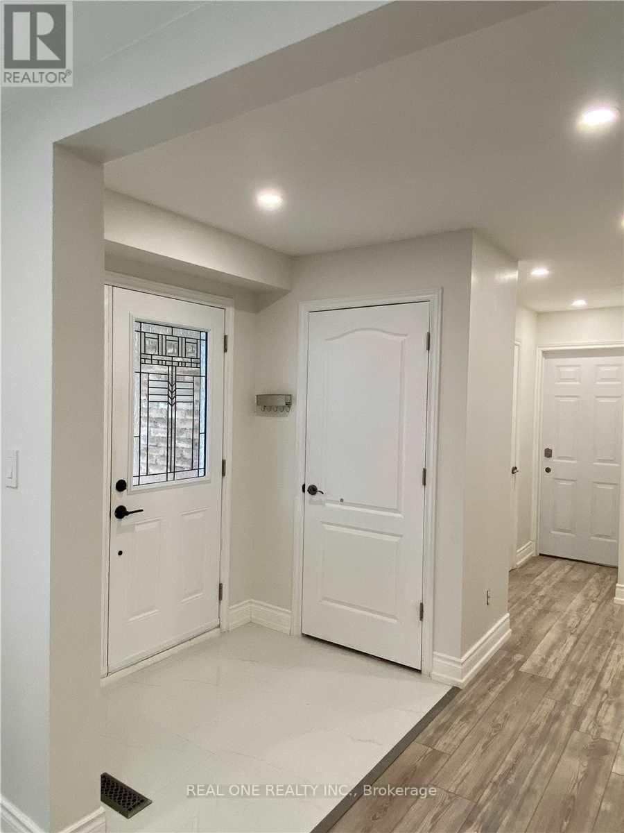 (Main And 2nd Floors) - 81 Eastman Crescent, Newmarket, Ontario  L3Y 5S3 - Photo 11 - N13410176