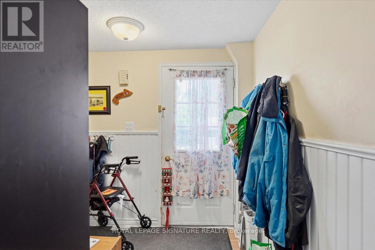 54 Scott Crescent, Barrie, Ontario  L4N 4W3 - Photo 11 - S13410872