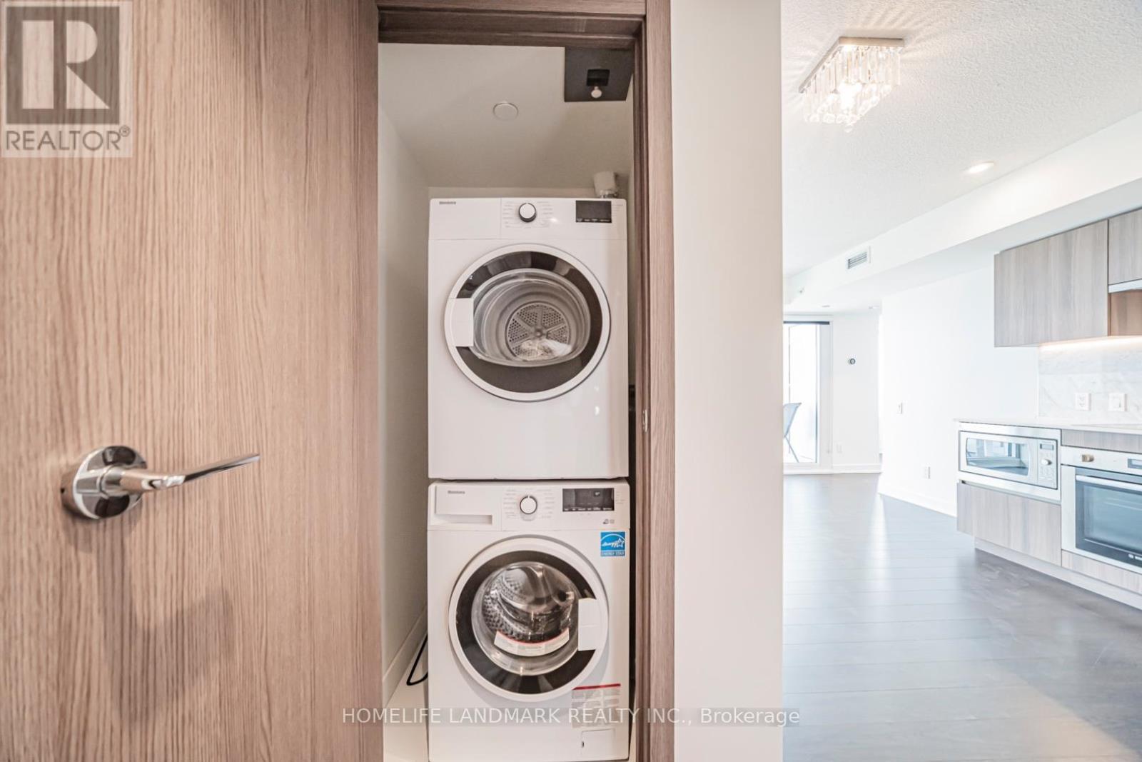 2302 - 17 Bathurst Avenue, Toronto, Ontario  M5V 0N1 - Photo 8 - C13411234