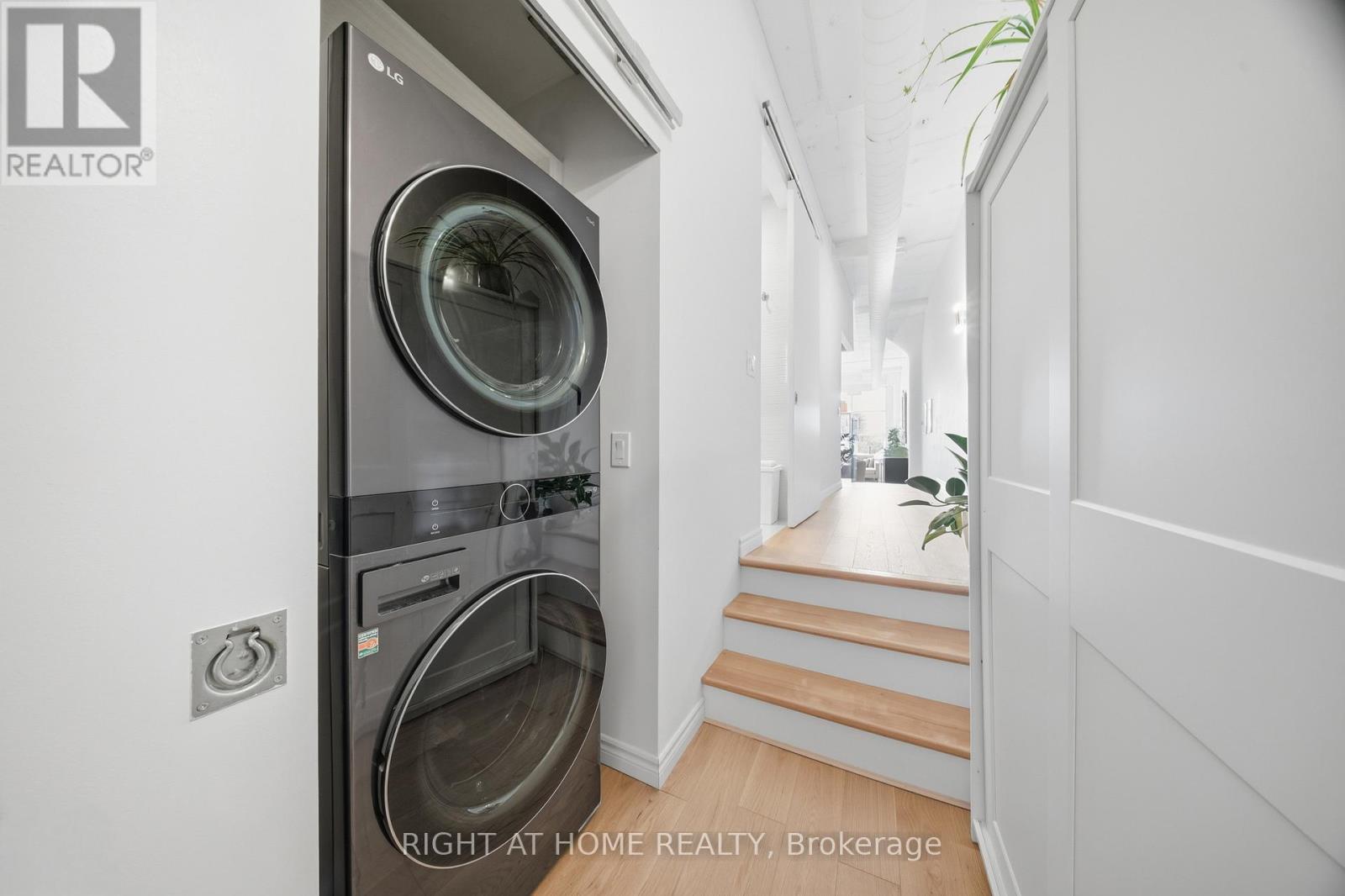 1011 - 155 Dalhousie Street, Toronto, Ontario  M5B 2P7 - Photo 5 - C13411266