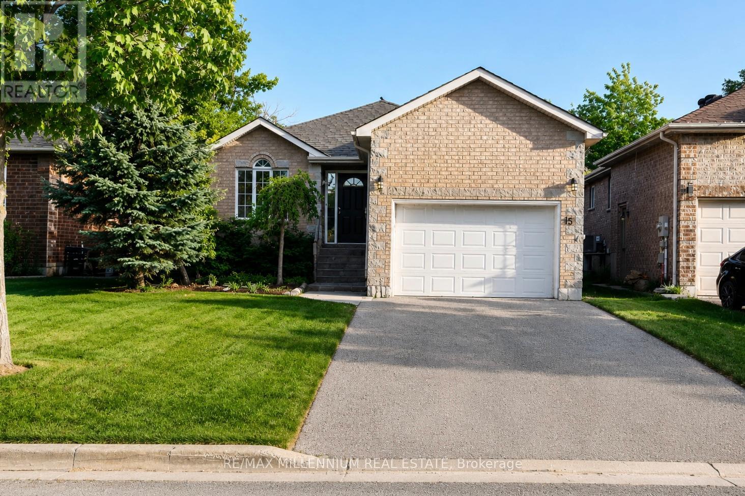 15 Quinlan Road, Barrie (Georgian Drive), Ontario  L4M 6T2 - Photo 2 - S13411244
