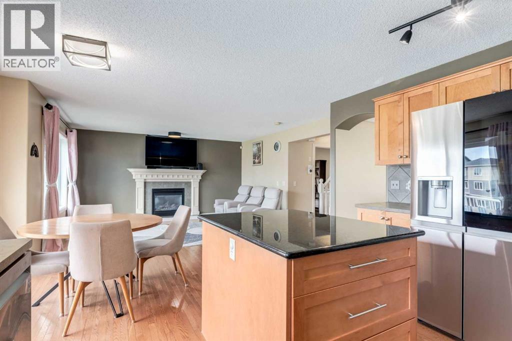 664 Luxstone Landing Sw, Airdrie, Alberta  T4B 3L2 - Photo 11 - A2315122