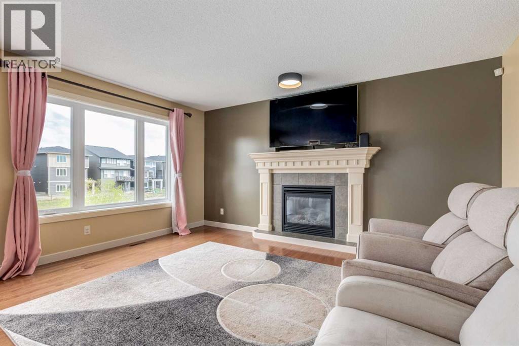 664 Luxstone Landing Sw, Airdrie, Alberta  T4B 3L2 - Photo 5 - A2315122