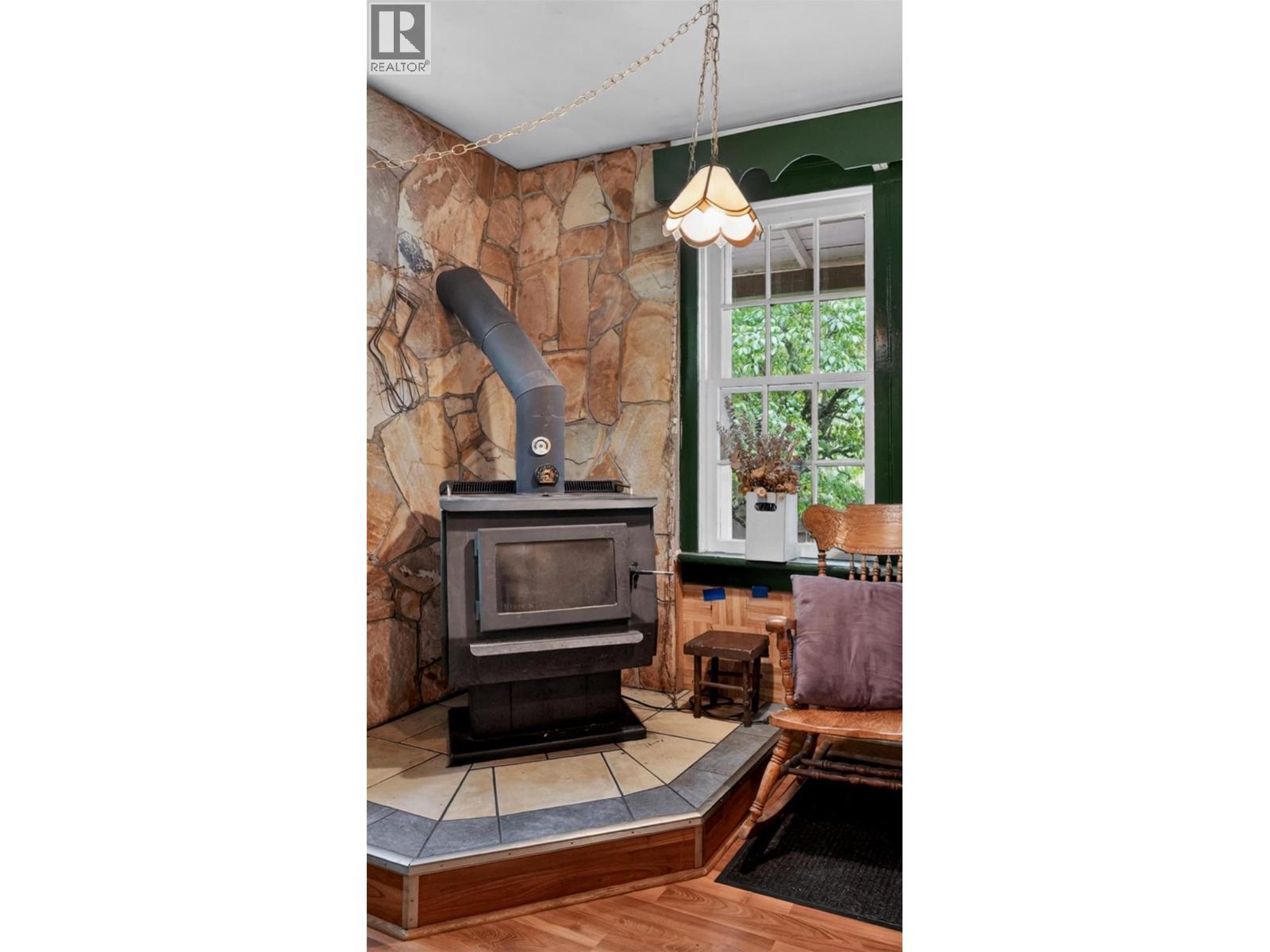 404 Houston Street, Nelson, British Columbia  V1L 5H5 - Photo 17 - 10390351