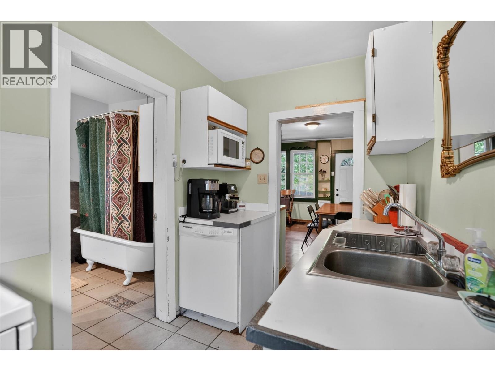 404 Houston Street, Nelson, British Columbia  V1L 5H5 - Photo 21 - 10390351