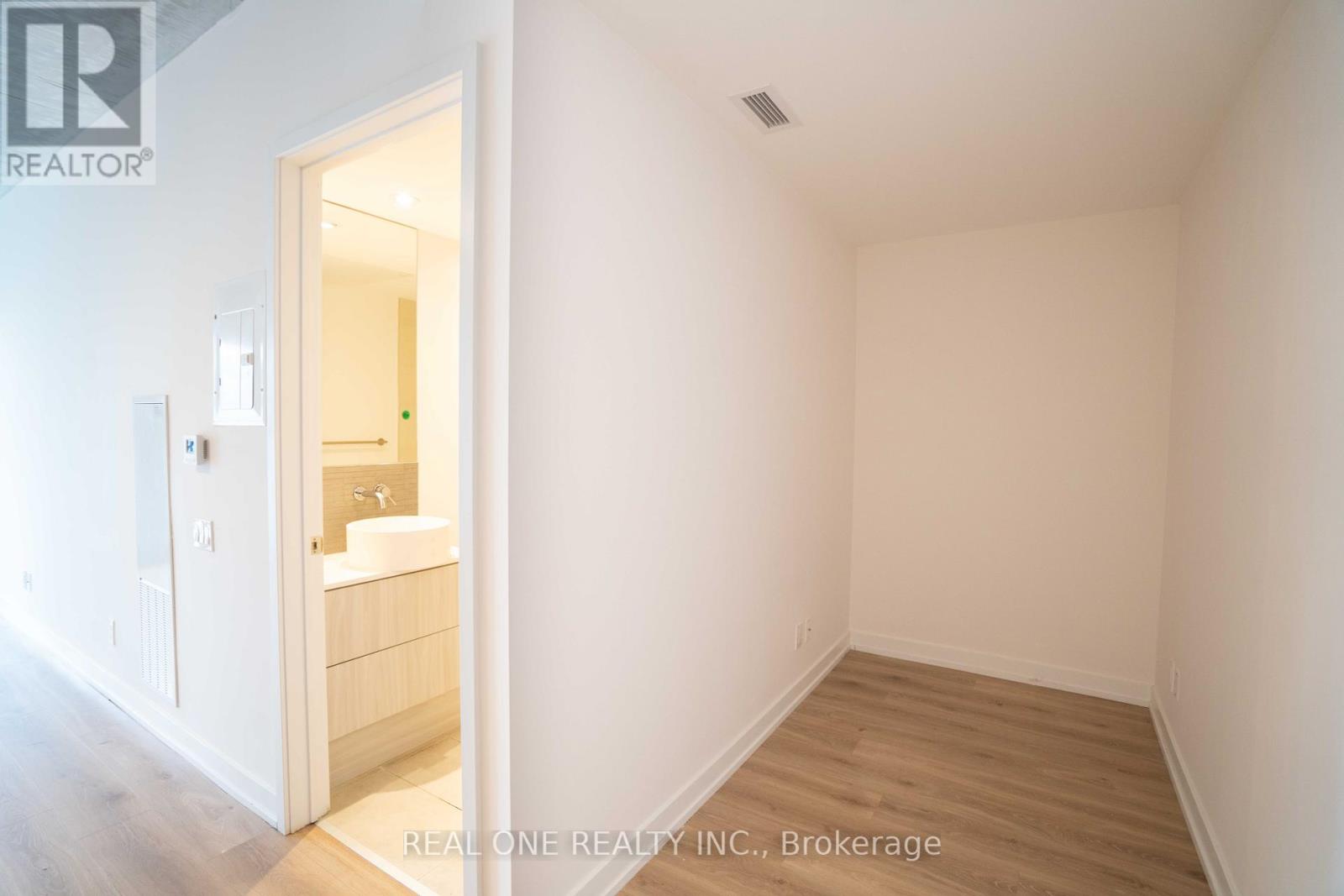 318 - 161 Roehampton Avenue, Toronto, Ontario  M4P 1P9 - Photo 3 - C13411060
