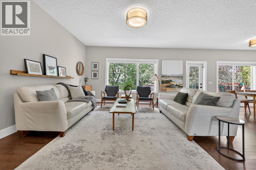 46 Simcrest Manor SW, Calgary, Alberta  T3H 4K2 - Photo 7 - A2318614