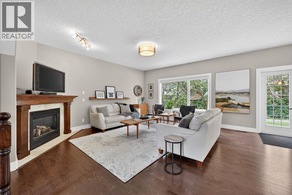 46 Simcrest Manor SW, Calgary, Alberta  T3H 4K2 - Photo 4 - A2318614