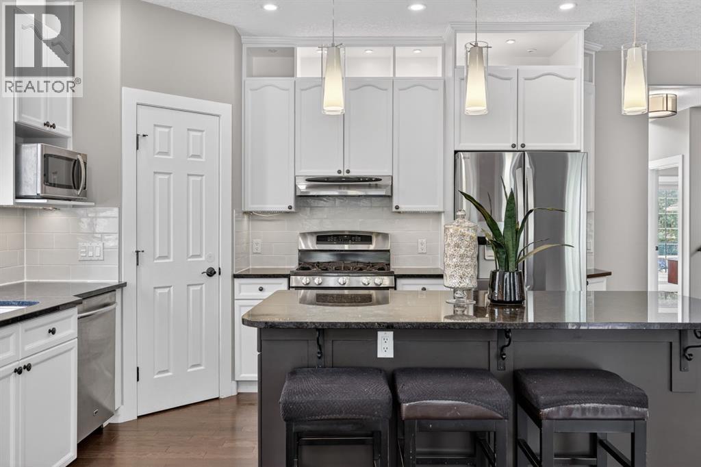 46 Simcrest Manor SW, Calgary, Alberta  T3H 4K2 - Photo 9 - A2318614