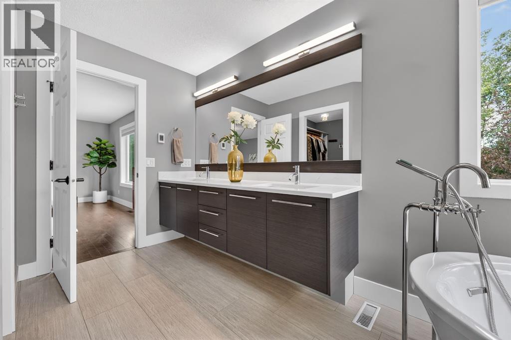 46 Simcrest Manor SW, Calgary, Alberta  T3H 4K2 - Photo 29 - A2318614