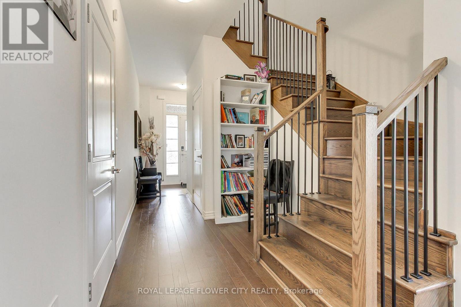 453 Bergamot Avenue, Milton, Ontario  L9E 1T9 - Photo 3 - W13231540