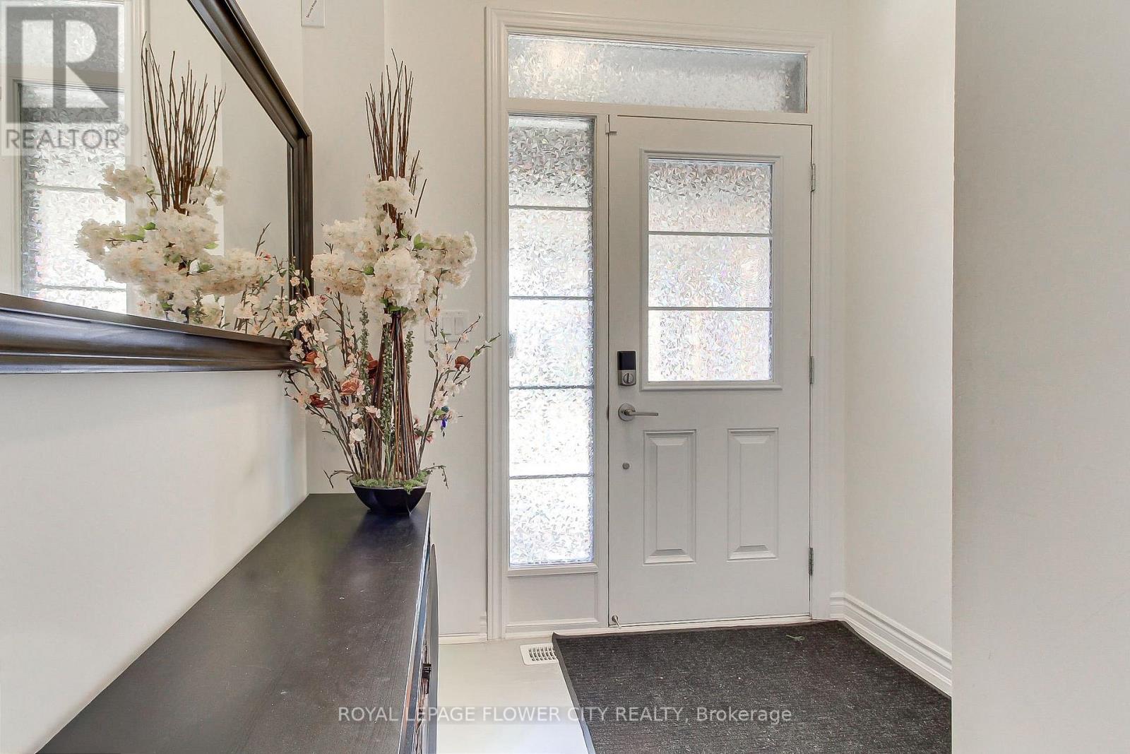 453 Bergamot Avenue, Milton, Ontario  L9E 1T9 - Photo 2 - W13231540