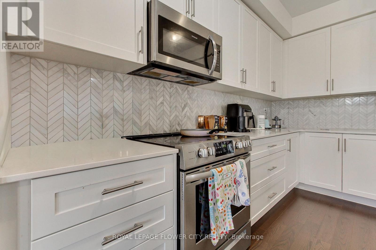 453 Bergamot Avenue, Milton, Ontario  L9E 1T9 - Photo 5 - W13231540