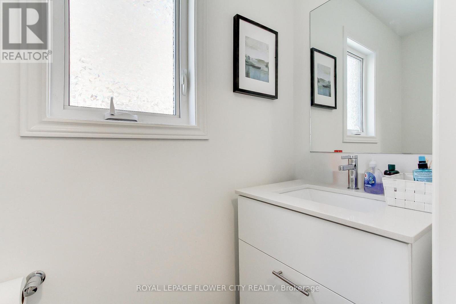 453 Bergamot Avenue, Milton, Ontario  L9E 1T9 - Photo 8 - W13231540