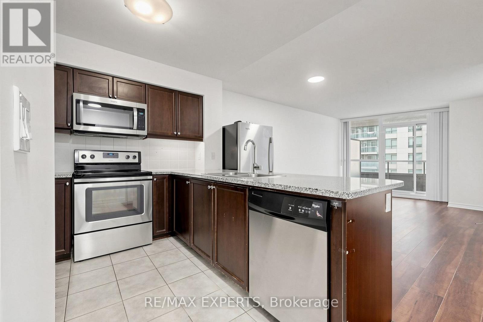 1012 - 19 Grand Trunk Crescent, Toronto, Ontario  M5J 3A3 - Photo 12 - C13411344