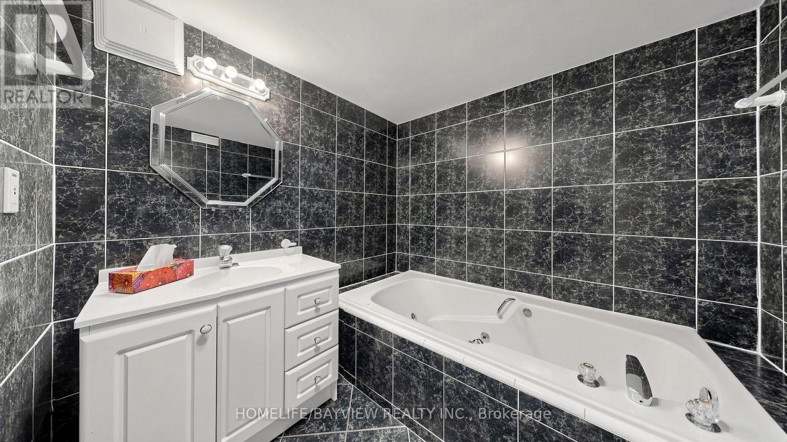 Basement Unit - 123 Kersey Crescent, Richmond Hill, Ontario  L4C 5X4 - Photo 16 - N13411340