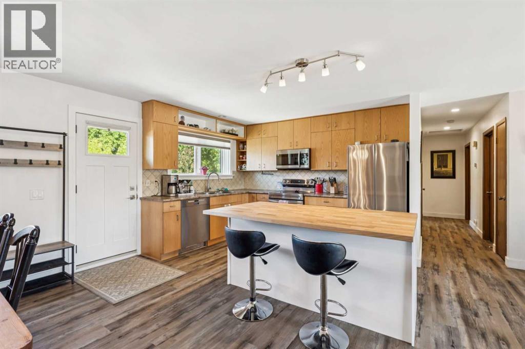 215 Silver Valley Rise NW, Calgary, Alberta  T3B 4X8 - Photo 3 - A2318155