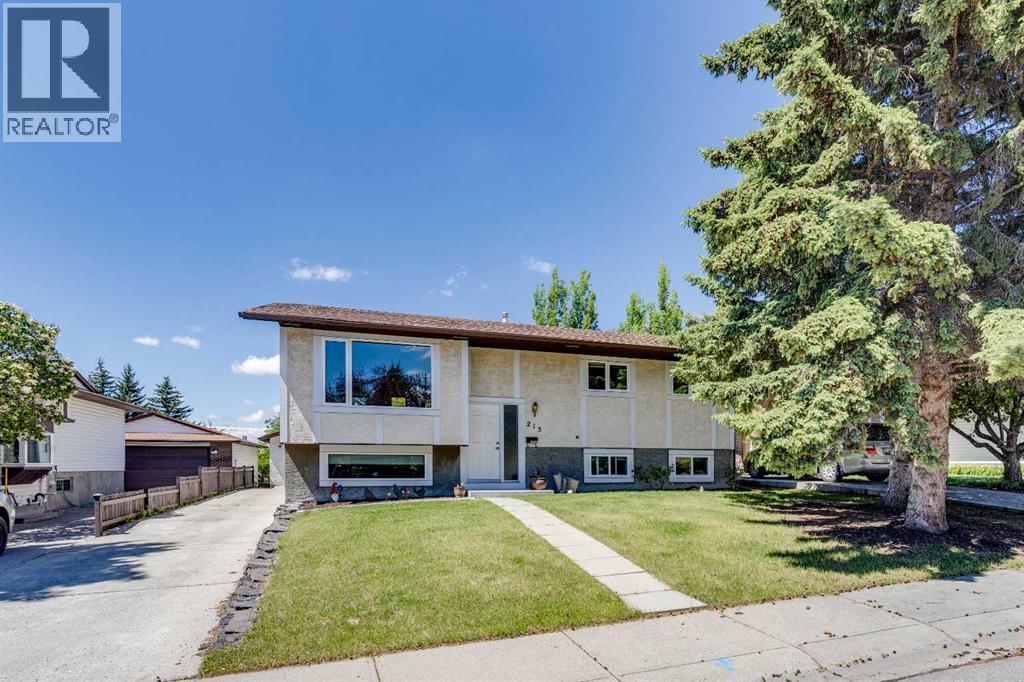 215 Silver Valley Rise NW, Calgary, Alberta  T3B 4X8 - Photo 1 - A2318155