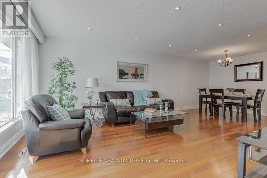 1207 Verhoeven Court, Mississauga, Ontario  L5C 1N5 - Photo 3 - W13411296