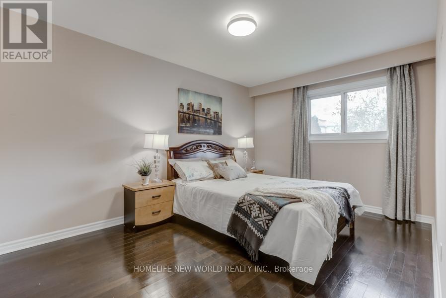 1207 Verhoeven Court, Mississauga, Ontario  L5C 1N5 - Photo 5 - W13411296