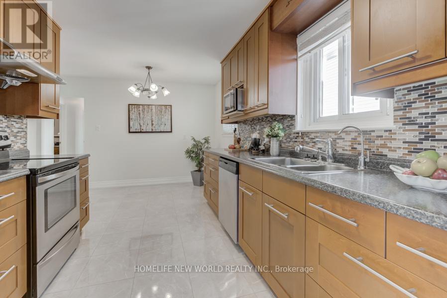 1207 Verhoeven Court, Mississauga, Ontario  L5C 1N5 - Photo 6 - W13411296