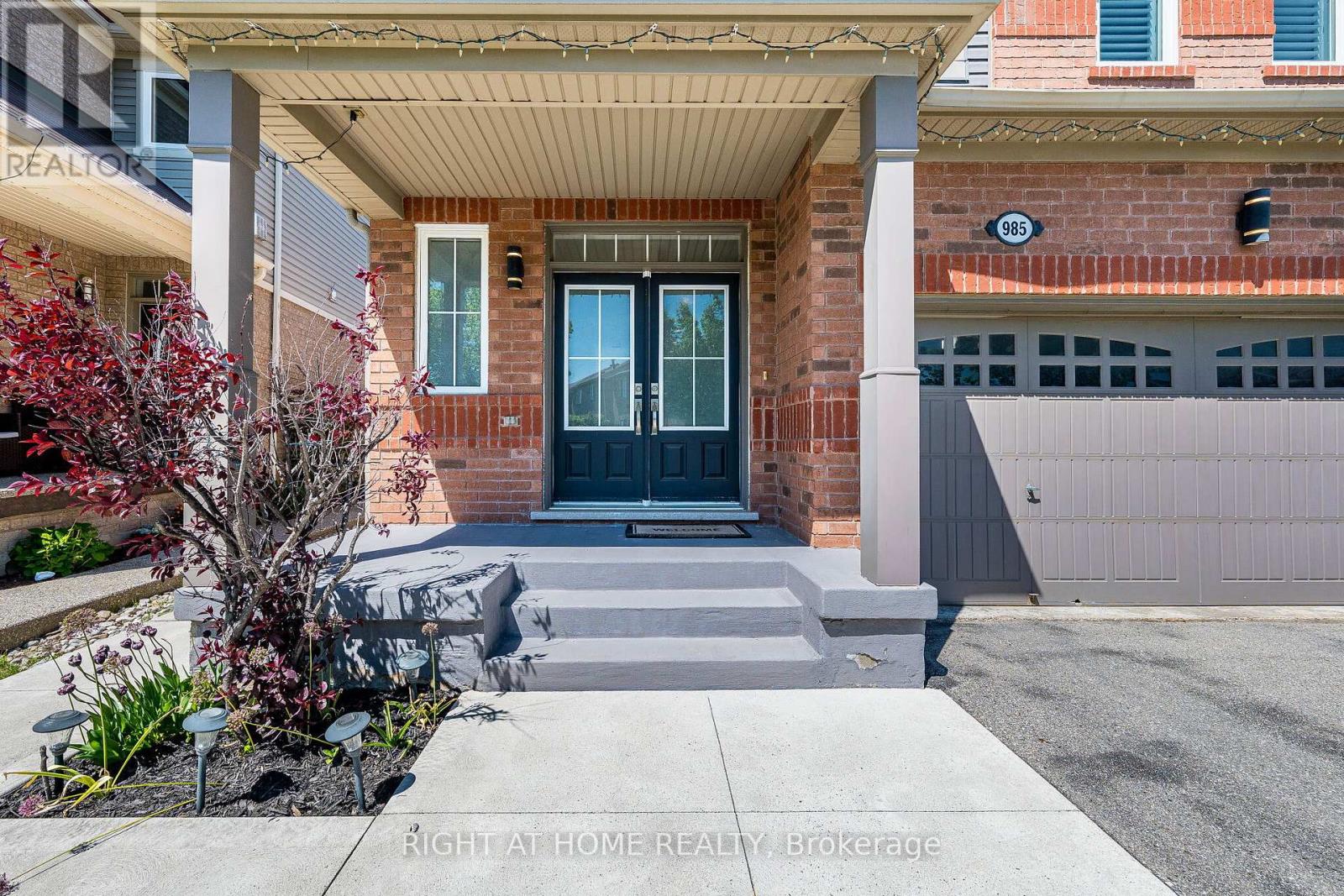985 Seivert Place, Milton, Ontario  L9T 7T3 - Photo 2 - W13411304