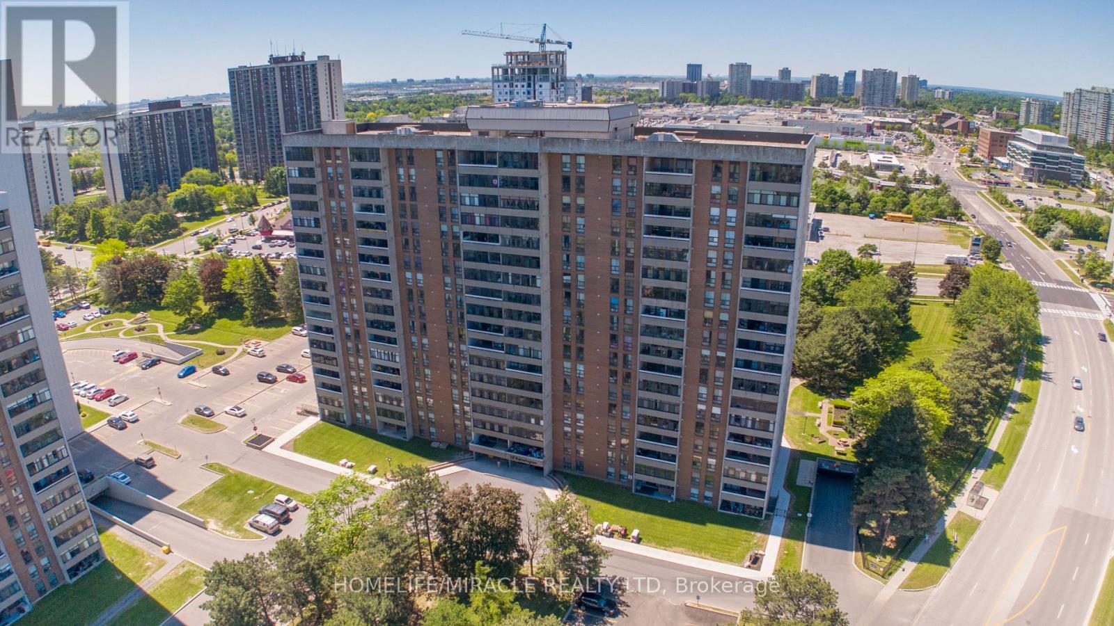 907 - 15 Kensington Road, Brampton, Ontario  L6T 3W2 - Photo 2 - W13411348