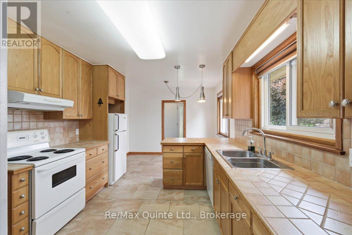 18 Plaza Square, Belleville, Ontario  K8N 4J3 - Photo 11 - X13411392