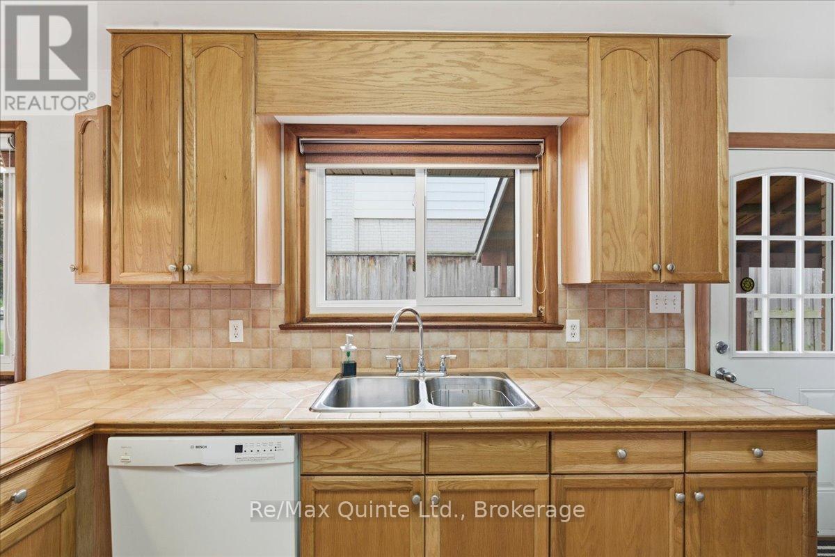 18 Plaza Square, Belleville, Ontario  K8N 4J3 - Photo 12 - X13411392