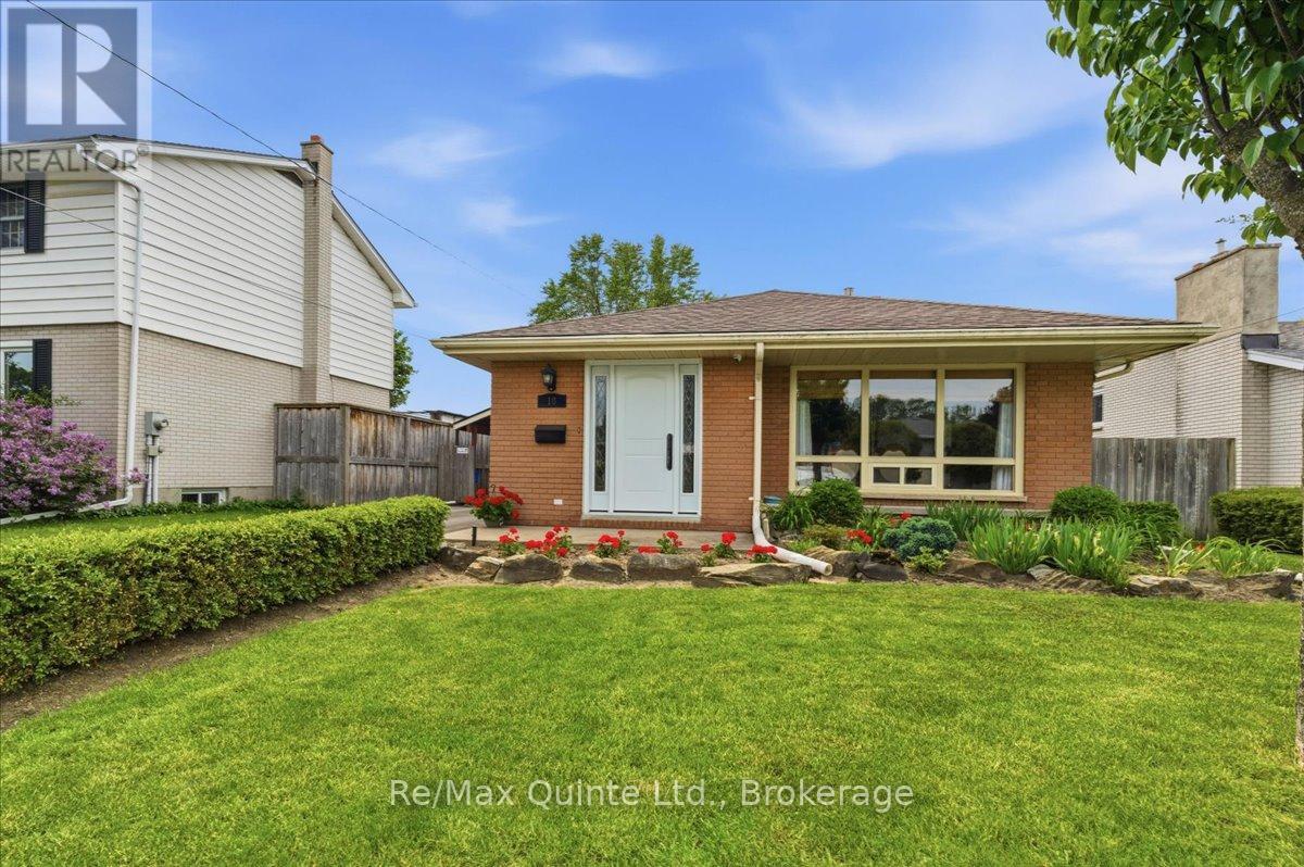 18 Plaza Square, Belleville, Ontario  K8N 4J3 - Photo 2 - X13411392