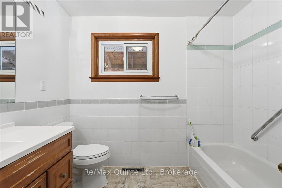 18 Plaza Square, Belleville, Ontario  K8N 4J3 - Photo 21 - X13411392